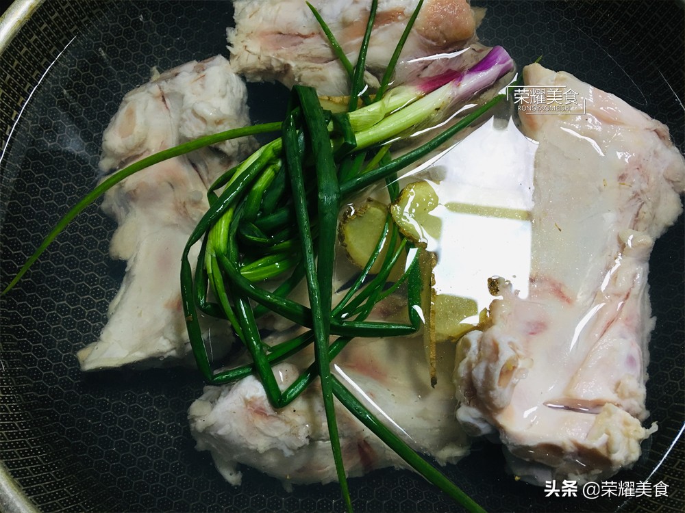 煮骨头汤为什么一直有浮沫,炖骨头汤为什么浑浊