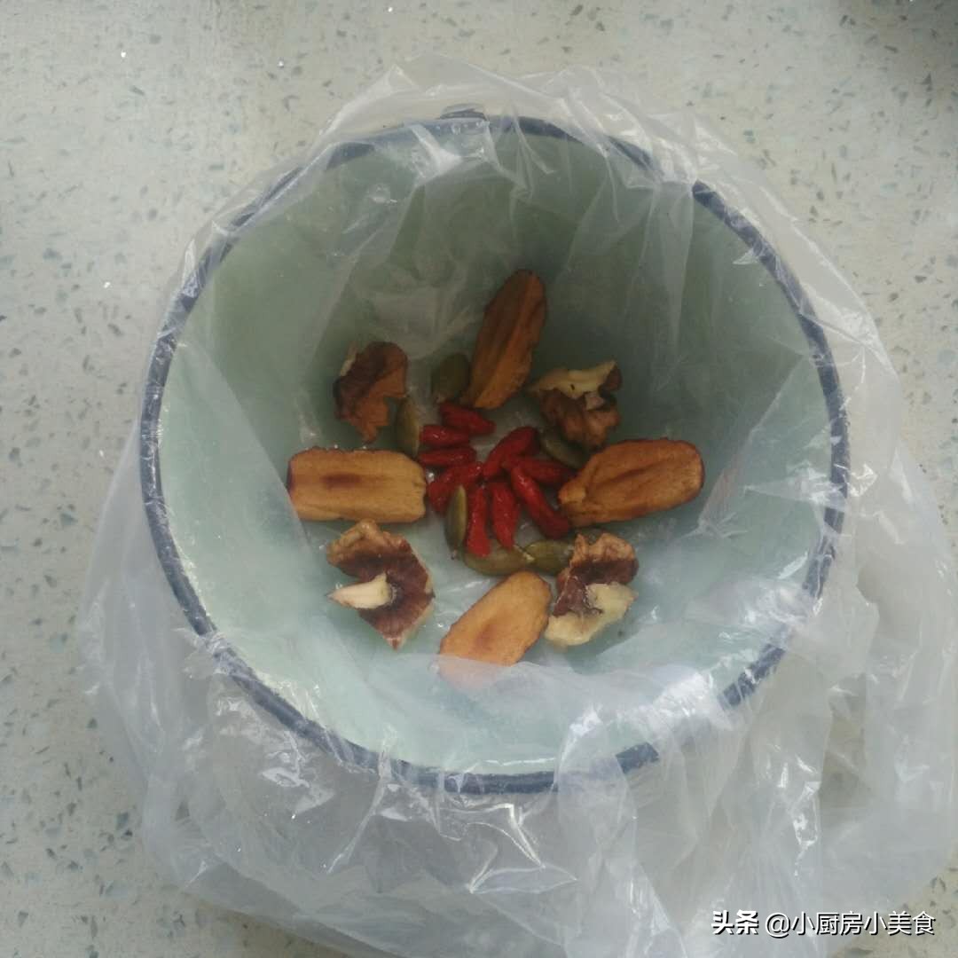 在家做八宝饭的方法,自己做八宝饭里面放什么