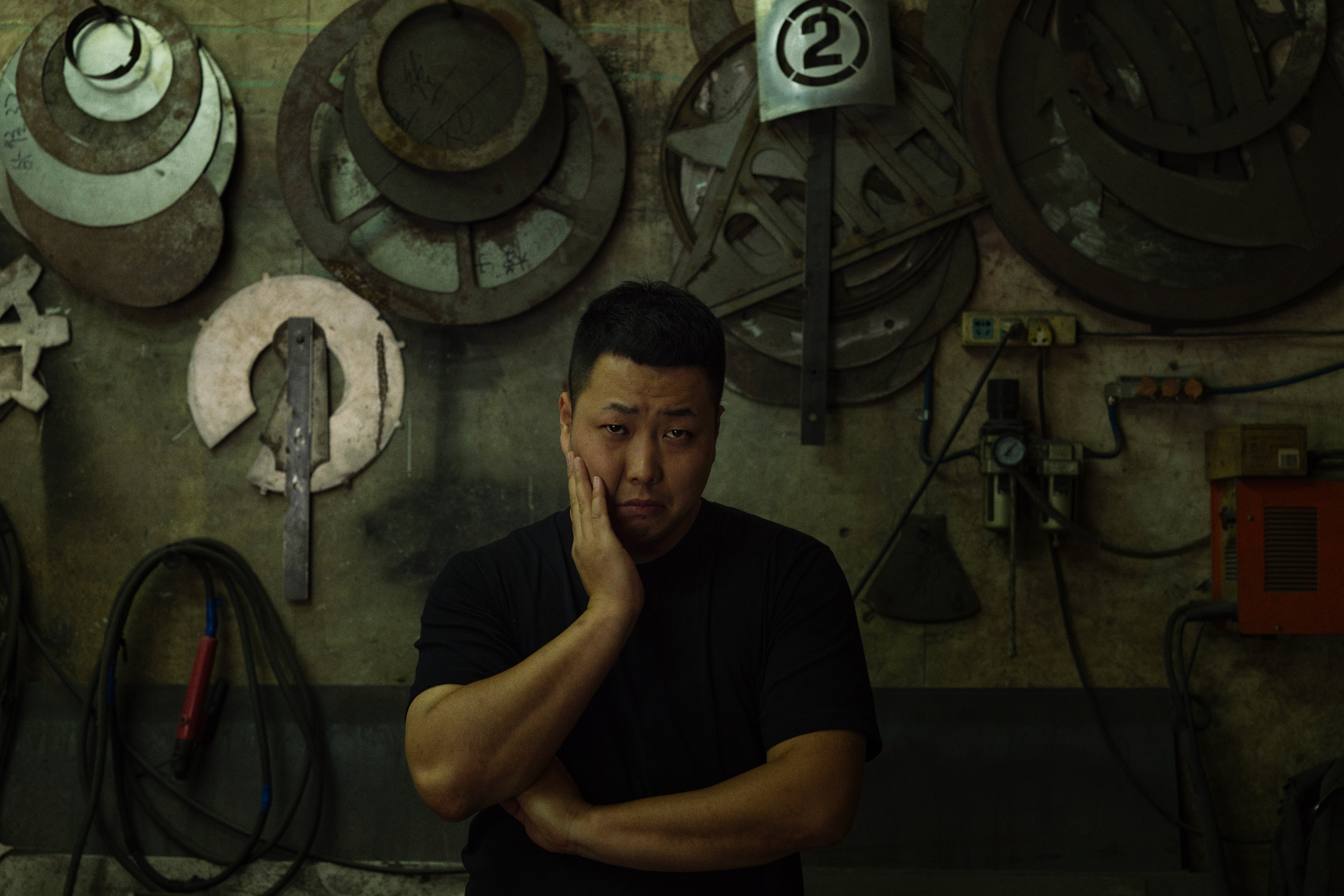 这个农村快递员登上《时尚先生》杂志，被称作“东北观察家”