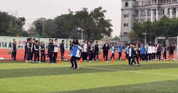 传统体育运动会开幕式,一年一度的运动会在学校拉开帷幕