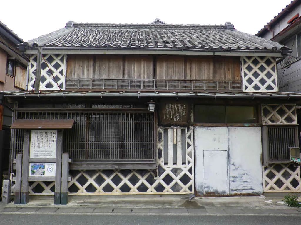 宸℃父鏃ユ湰,鏃ユ湰浜兘宸℃父