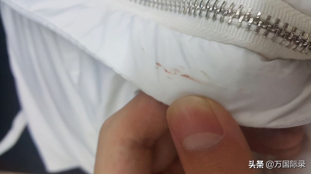 衣服上的血渍干了怎么清除干净,怎样除去衣服上干涸的血渍