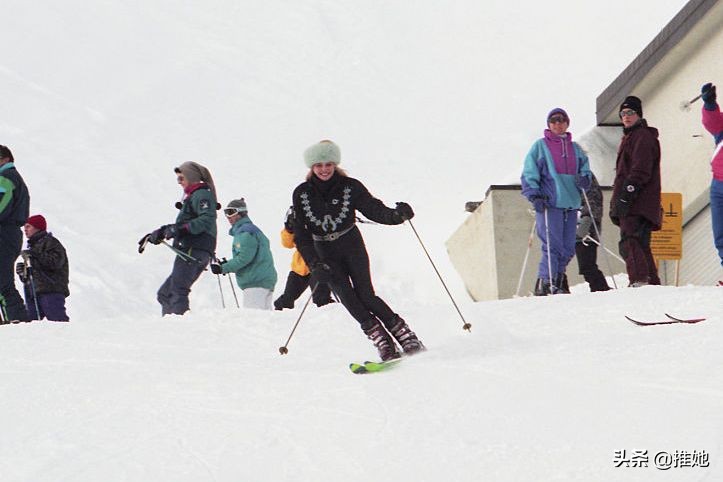 特朗普第一任妻子伊凡娜背景,特朗普伊凡娜20年的感情历史