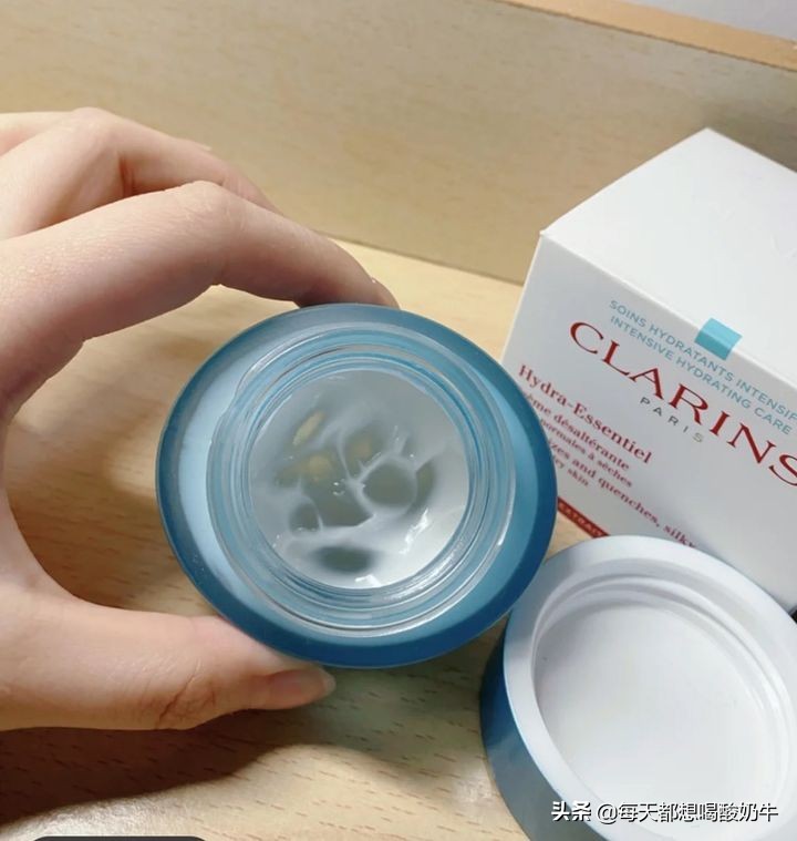 脸干长痘毛孔粗红血丝用什么修复,脸部泛红毛孔大怎么改善