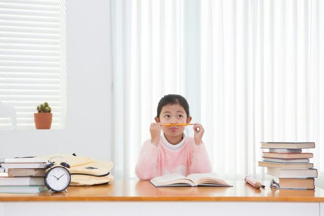 小学生写了“5个字”的作业，就累得睡着了，家长：我家也有同款