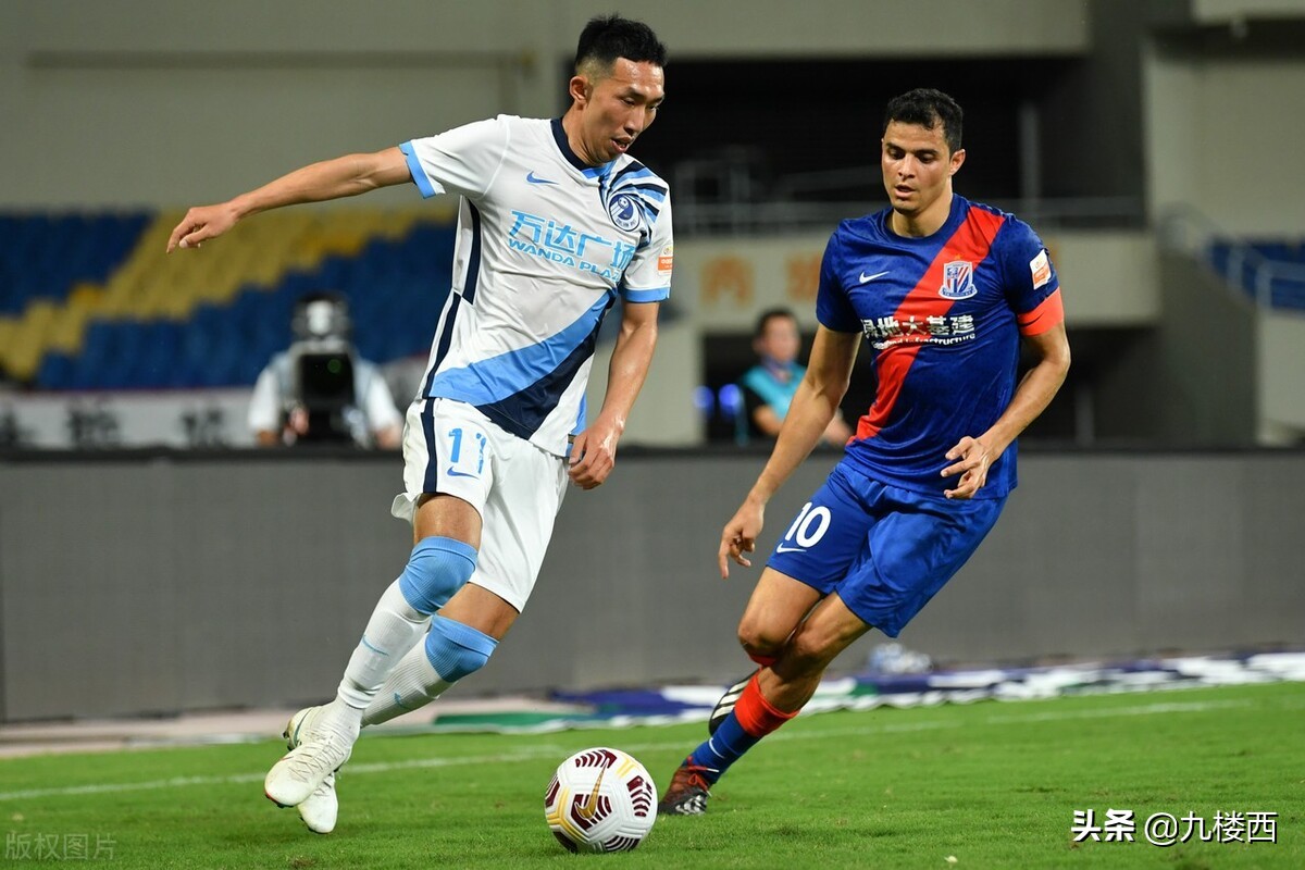 判罚反复让人诟病，换人弄错，郑龙一脸懵逼，中超如何让我说爱你