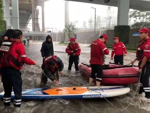 丽锦集团向河南省红十字会捐赠，助力河南灾后重建
