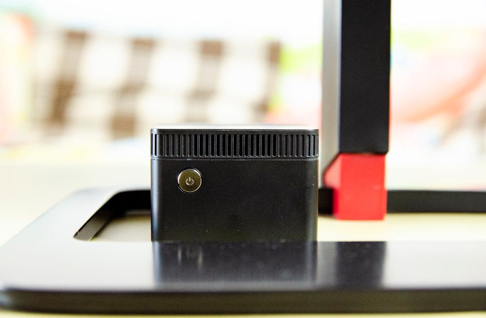 可以放进背包的主机,可以塞进行李箱的主机