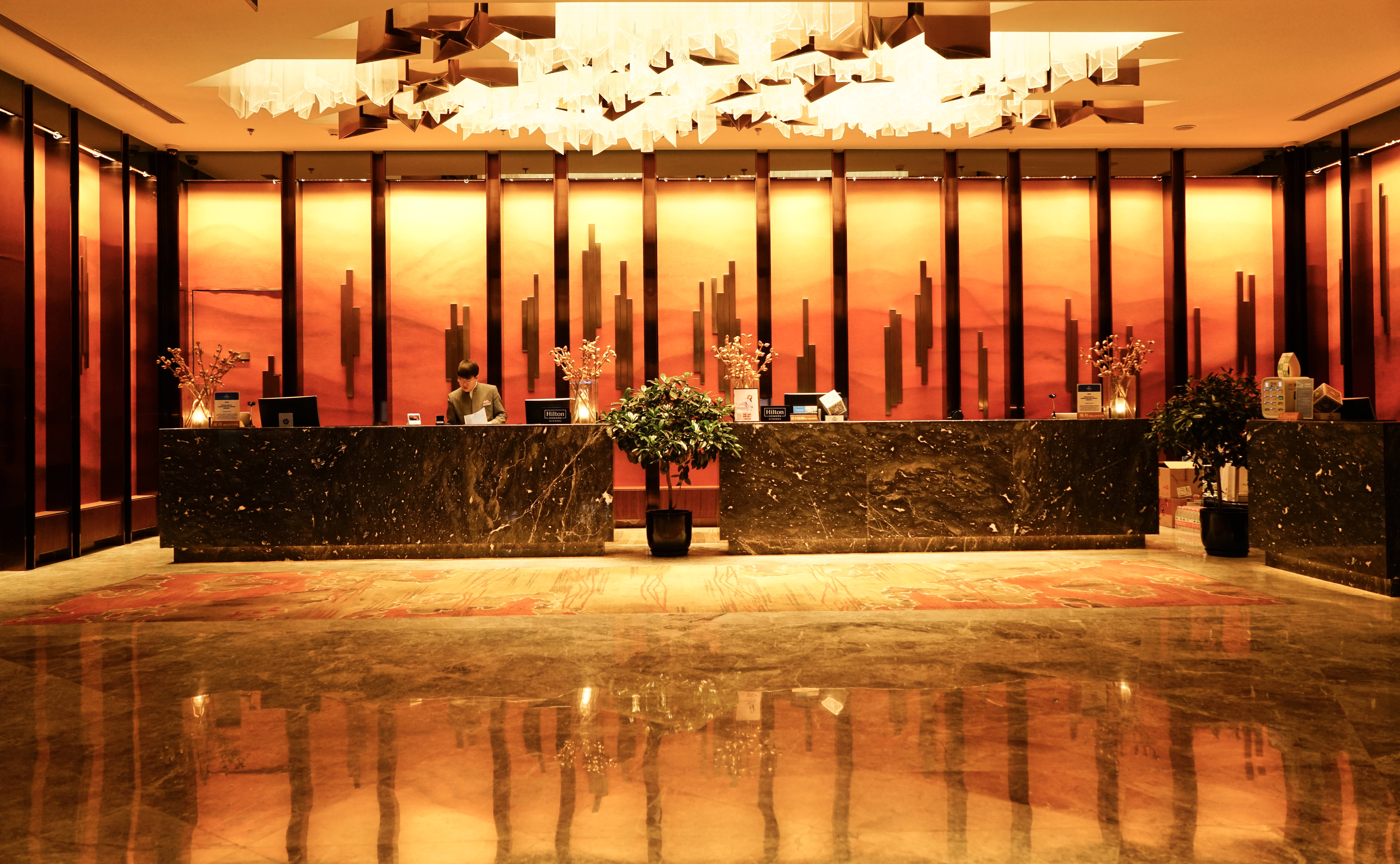 在最寒冷的夜，一个女孩独自去沈阳旅行，遇上冰火两重天的希尔顿