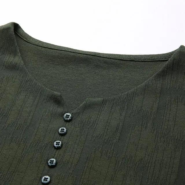 哇塞！43岁舅舅这样穿T恤，帅的让人心动，整条街回头率都归他