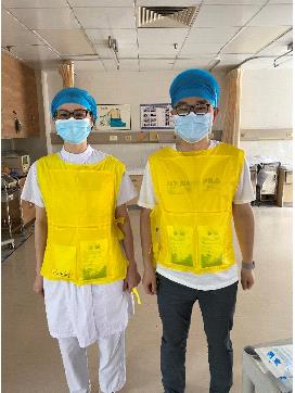 有了降温马甲，妈妈再也不用担心我中暑了番禺区中心医院“新蕊”志愿队为外出核酸采样队助力
