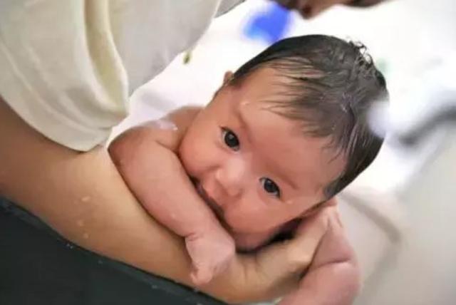 新生儿出生在冬天怎么护理小屁屁,冬天才出生的婴儿怎样护理