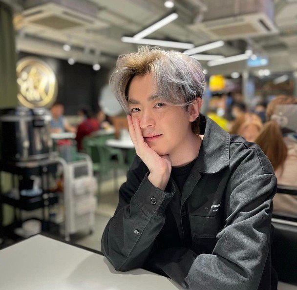 k歌之王洪卓立英皇,洪卓立拍戏前闪到腰