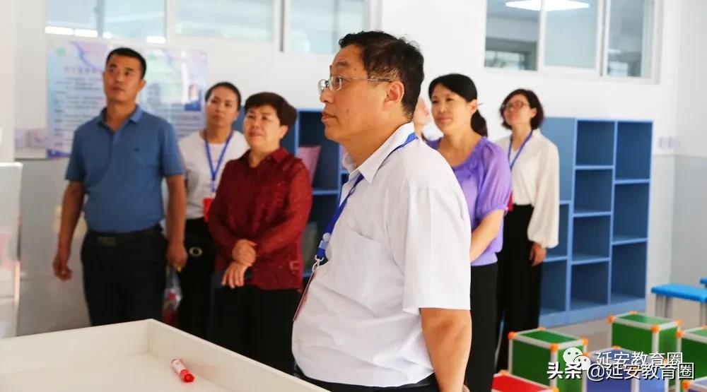 这个新扩建的学校太气派了,前来视察的领导赞不绝口