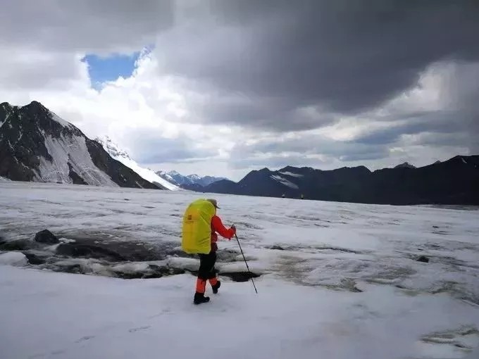 徒步穿越新疆博格达峰,新疆最凶险穿越戈壁路线