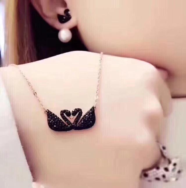 施华洛世奇天鹅项链怎么查询真假,施华洛世奇天鹅项链材质是银吗