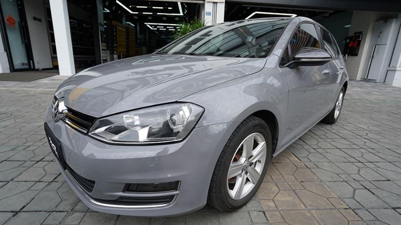 新车贴膜后起雾怎么处理,新车贴膜8天有泡怎么整