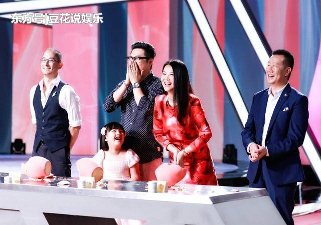 孙俪陪女儿臭美陪儿子踢足球，明星参加亲子活动都做什么？