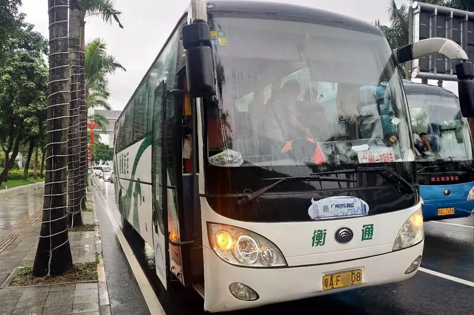 斗门某驾校教练打尖插队，给学员做反面教材，声称怕学员考试迟到！