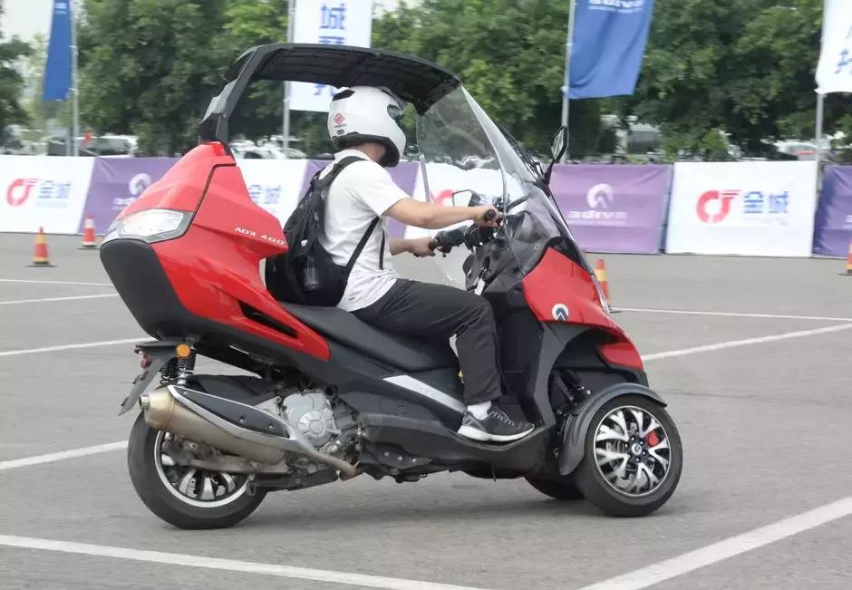 2.78万ADIVAAJ201欧系运动踏板首发！金城旗下多款车型试驾