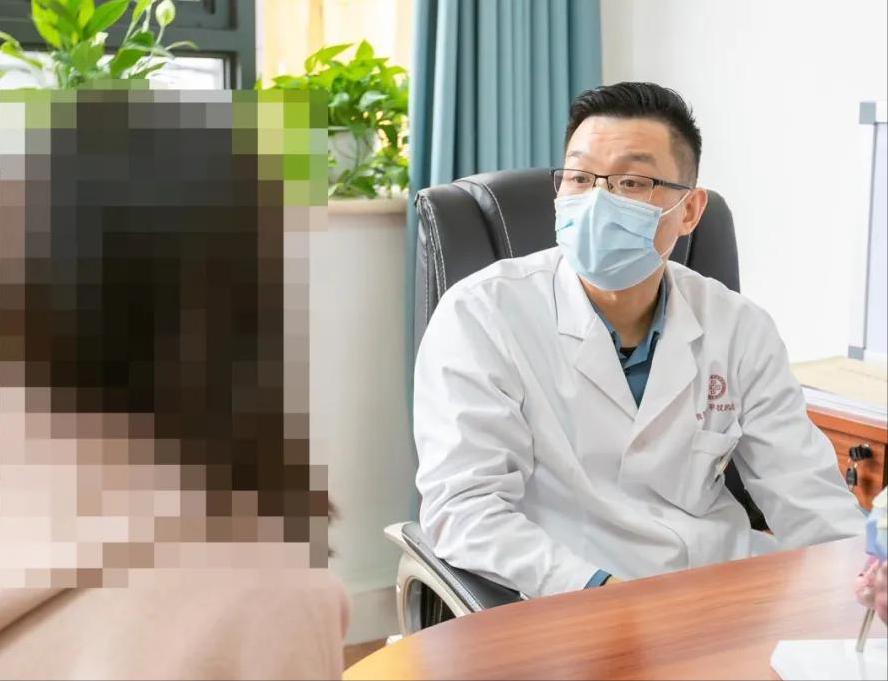 这结节没有任何征兆，突然就伴钙化了，妈妈总担心是癌怎么办？