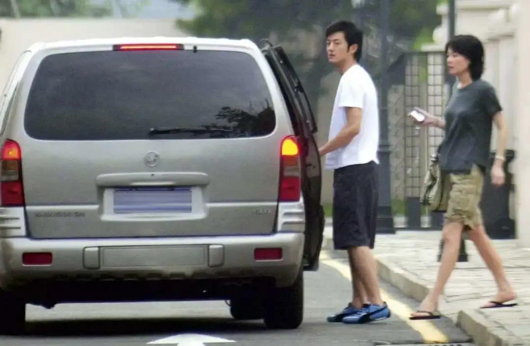 中国第一狗仔卓伟去哪里了,内地第一狗仔卓伟个人资料