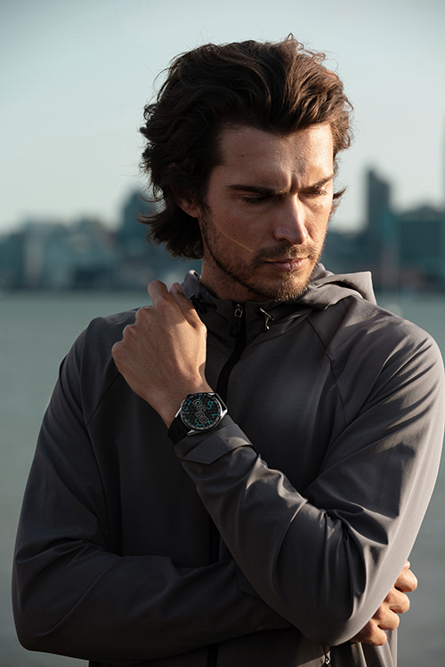 泰格豪雅智能腕表钛合金,tagheuer是什么品牌