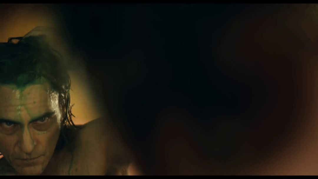 小丑口碑大爆豆瓣评分9,dc新片小丑首曝预告风格黑暗