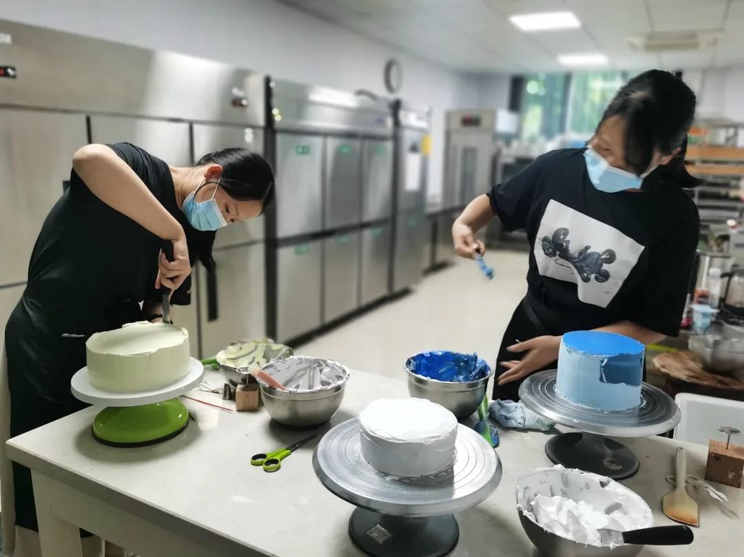 残疾小伙逆袭,残疾人白手起家创业成富豪