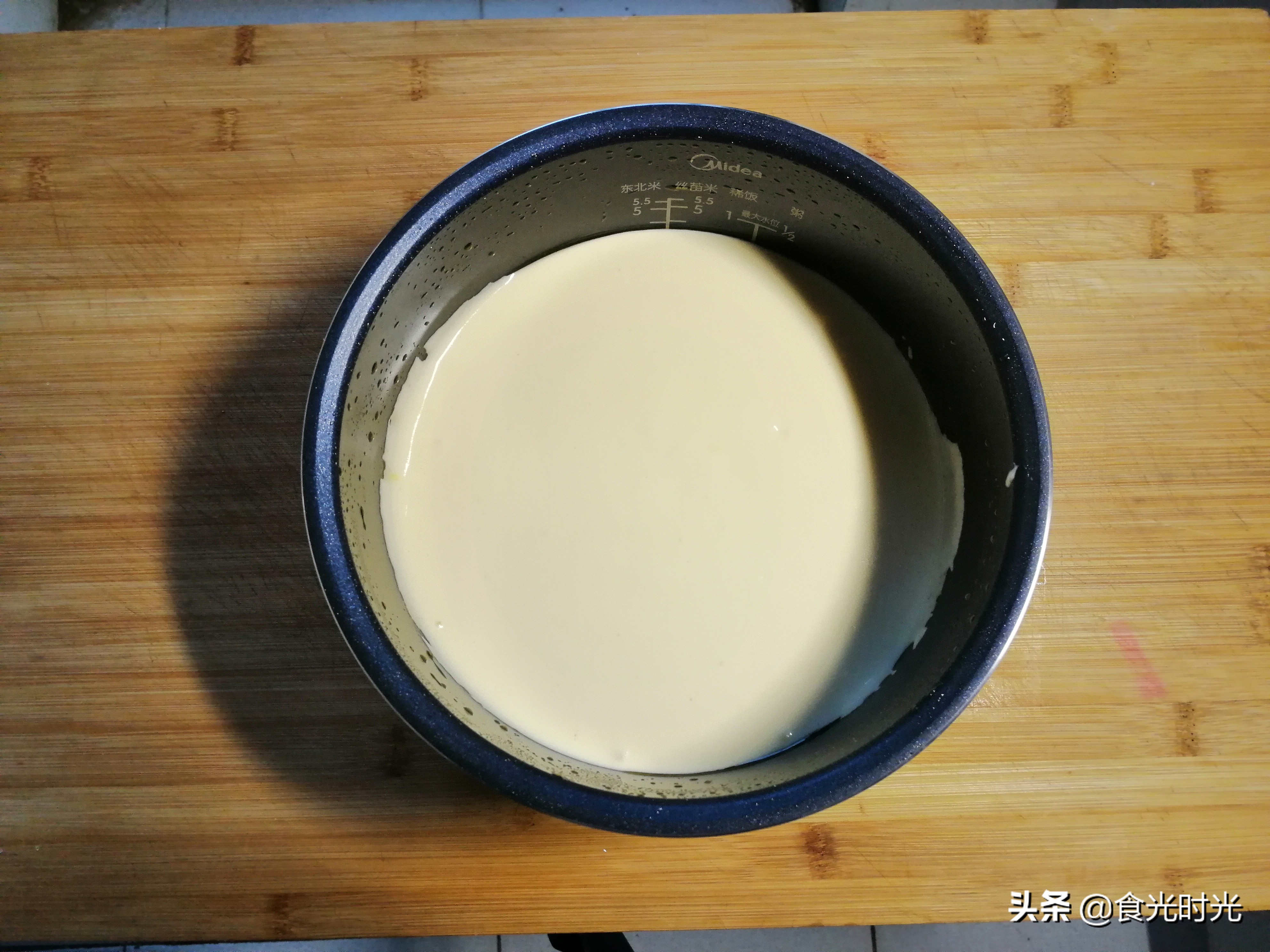 做蛋糕蛋清手动打发视频教程,没有打蛋器怎么打发鸡蛋做蛋糕