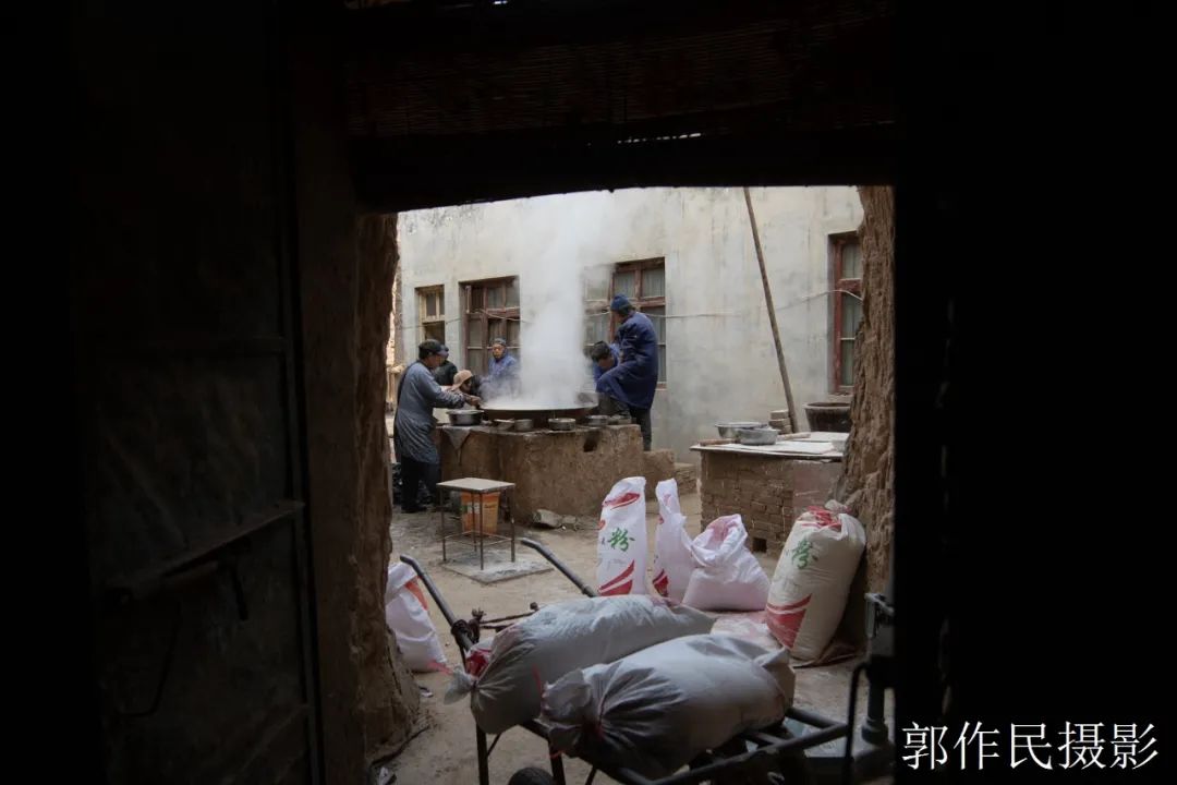 山东漏粉条的过程视频,漏瓢式粉条制作技术视频