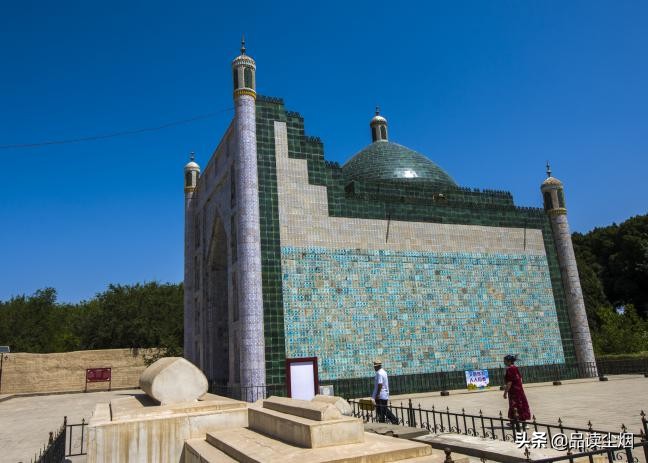 *疆新**行,回王与回王坟