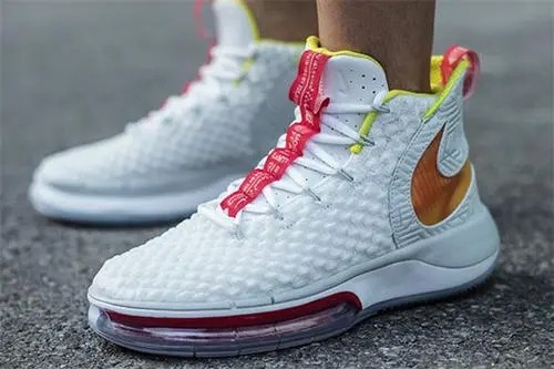 LBJ19、KT7全面升级！今年实战王者究竟会是谁？