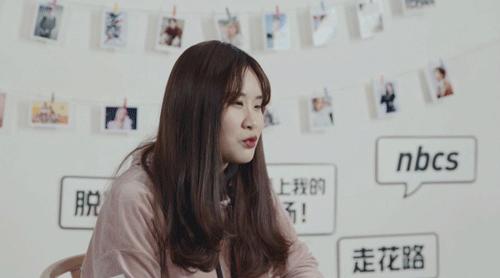 现在的女生都有很多人追,现在的女生都主动追男生