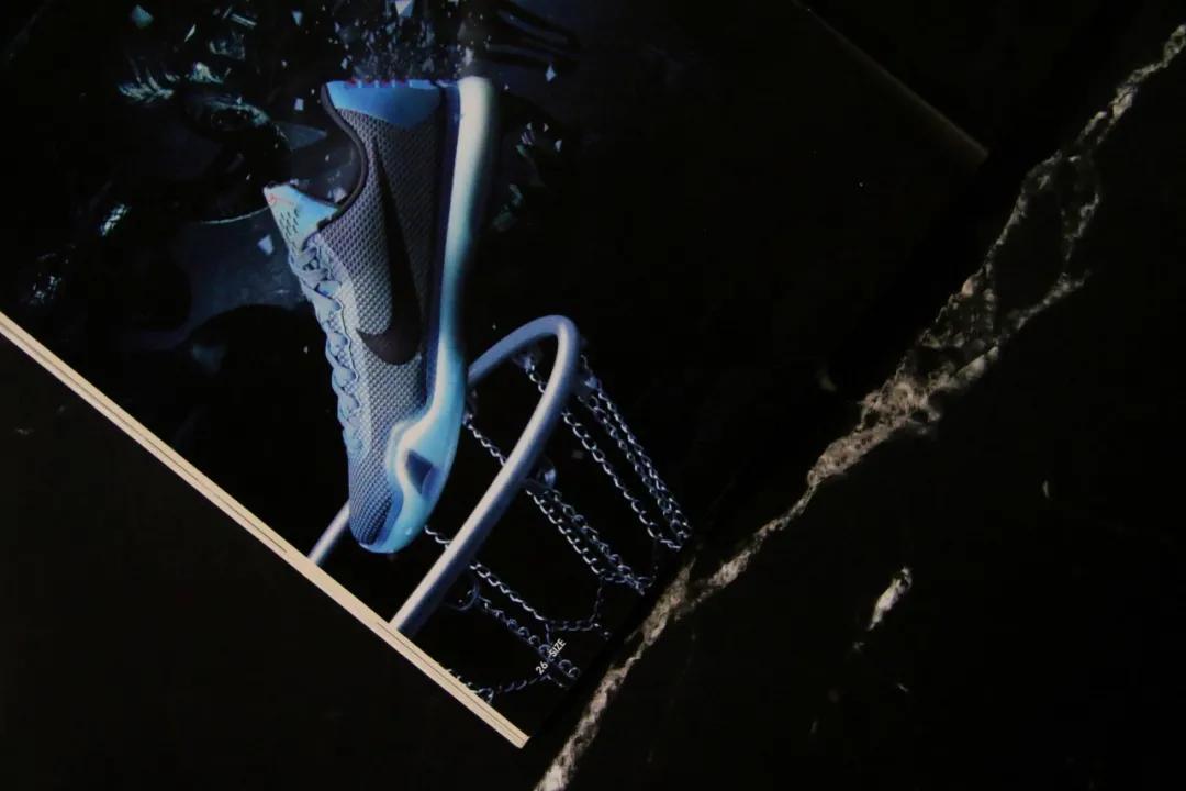 球鞋上纪念科比写什么,纪念科比买球衣还是球鞋