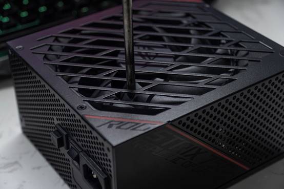 rogstrix雷鹰850g测评,rogstrix雷鹰550w