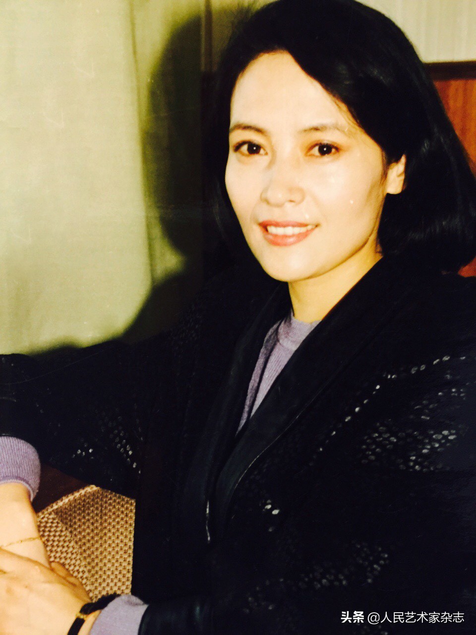 她是80年代长影厂当家花旦，19岁因报幕被选中出演平原游击队，中年无戏可拍，复出电影由钟南山担任顾问