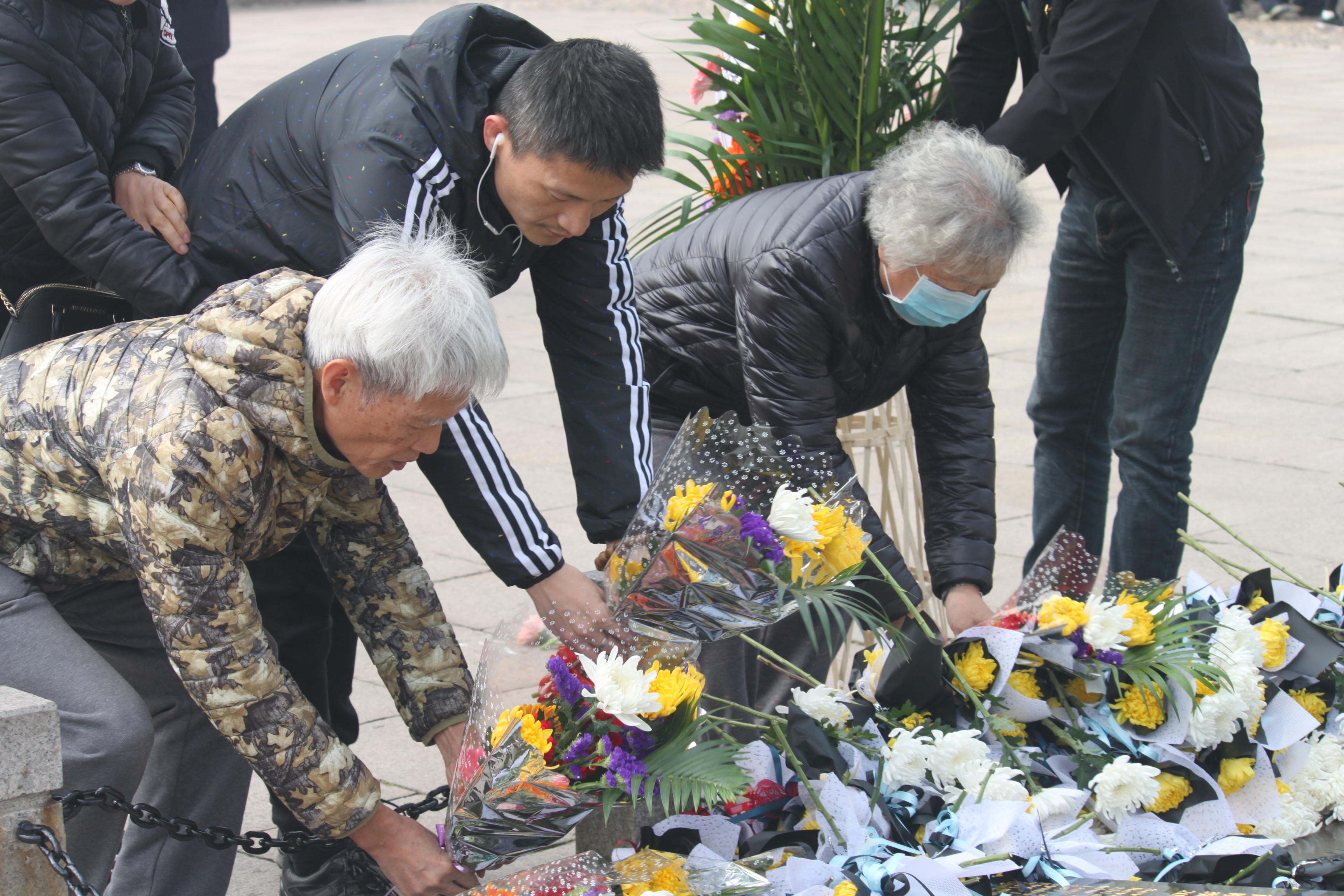 雨花台烈士陵园24只花圈意义,雨花台烈士纪念碑凭吊仪式