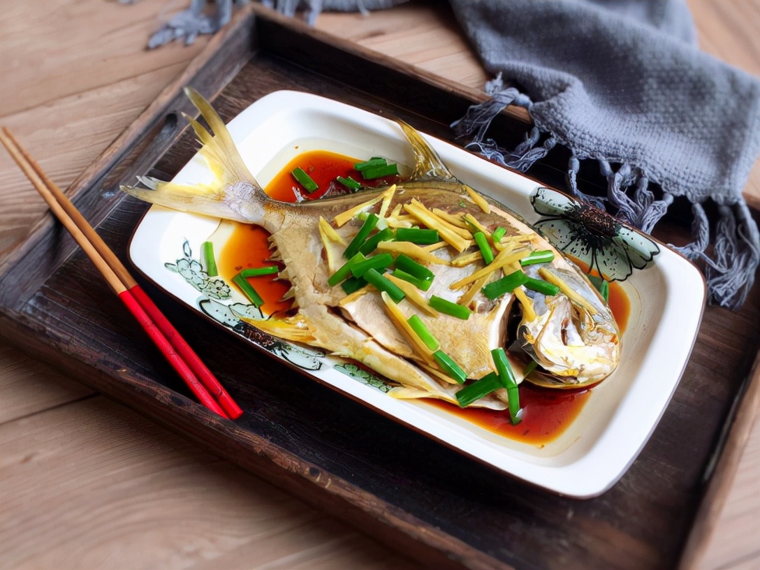 鲳鱼的处理方法清蒸鲳鱼,鲳鱼怎么吃有营养