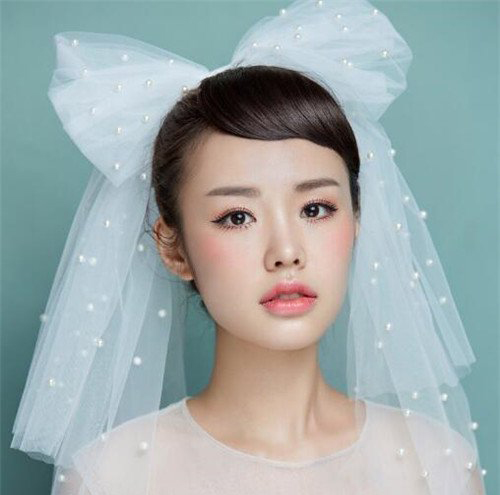 长发及腰的简单大气新娘发型,13款新娘发型最新风格