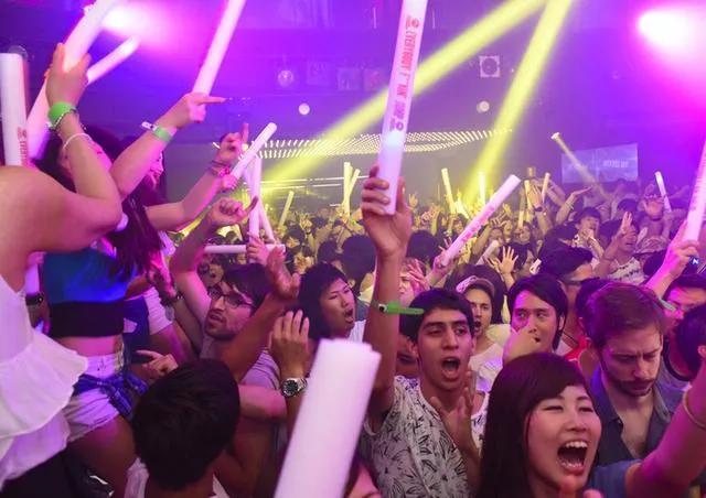 财阀控制中的韩娱圈，进行“黄色”交易，女星不堪*力暴**自杀身亡