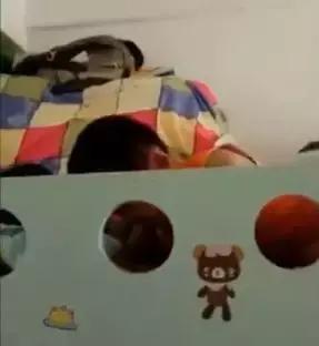 抽动症脾气暴躁像发疯一样休学,抽动症的孩子情绪暴躁打自己