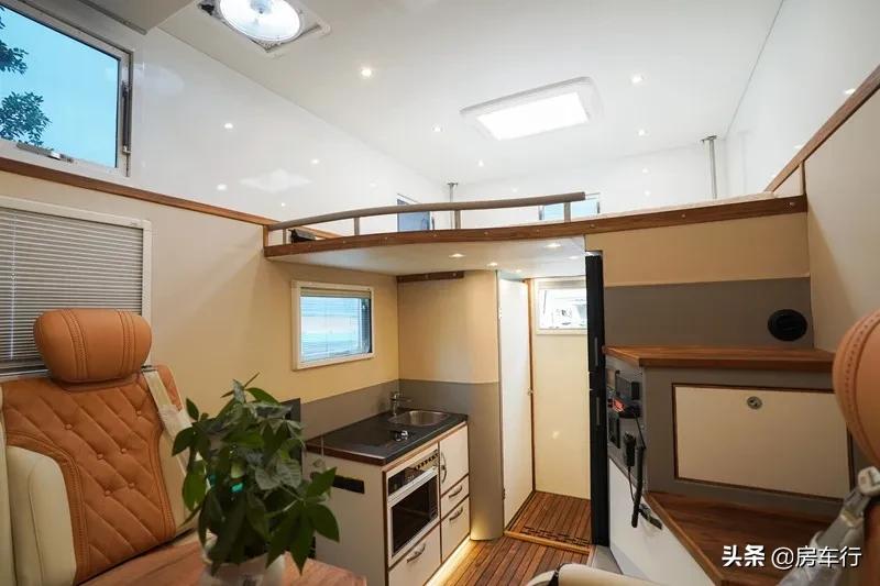 旅美速腾福特3.5t四驱b型房车,2024款福特t8b型房车四驱