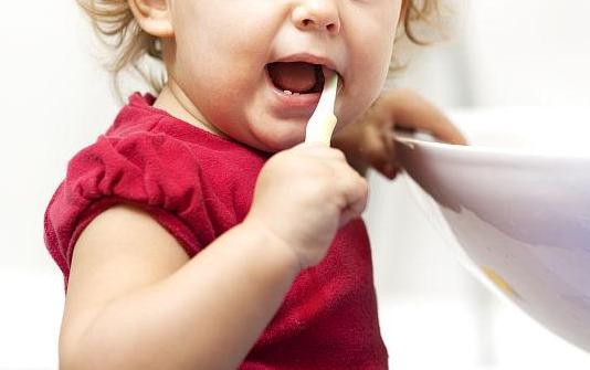 儿童牙刷电动牙刷,儿童万毛牙刷和软毛牙刷哪款更好