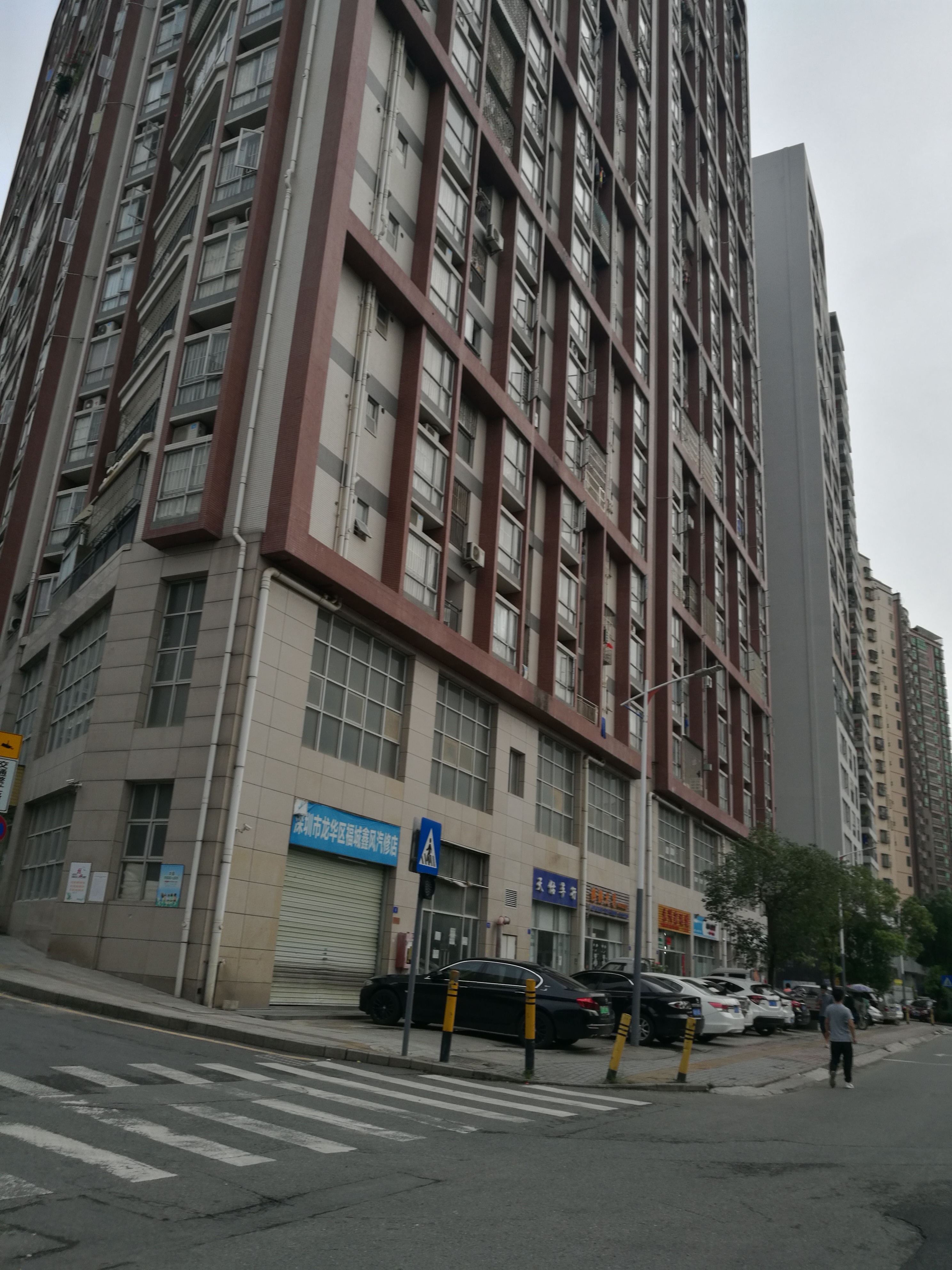 房子70年产权到期了应该怎么办,房子到年限强制报废住户怎么办