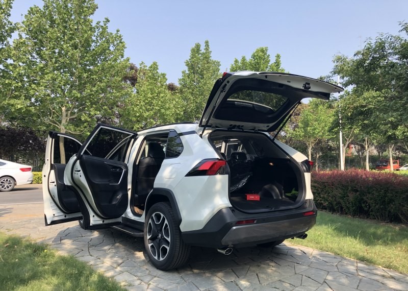 实际体验荣放带来的强劲动力,果然找到了传说中的推背感