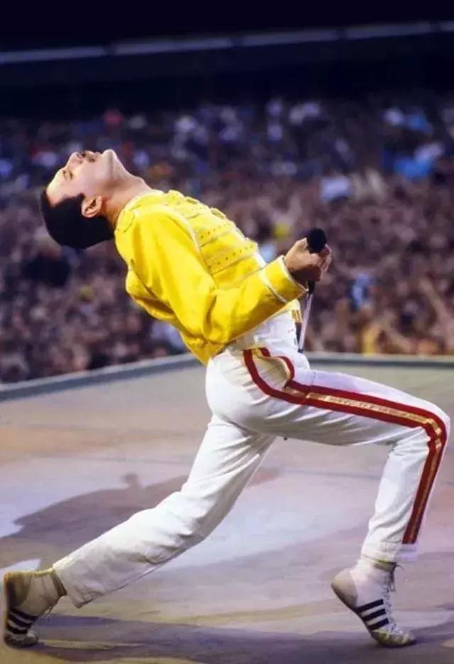 閭d簺鐑傚ぇ琛楃殑鐞冮瀷,璐皯绐熺殑瓒崇悆鐞冮瀷