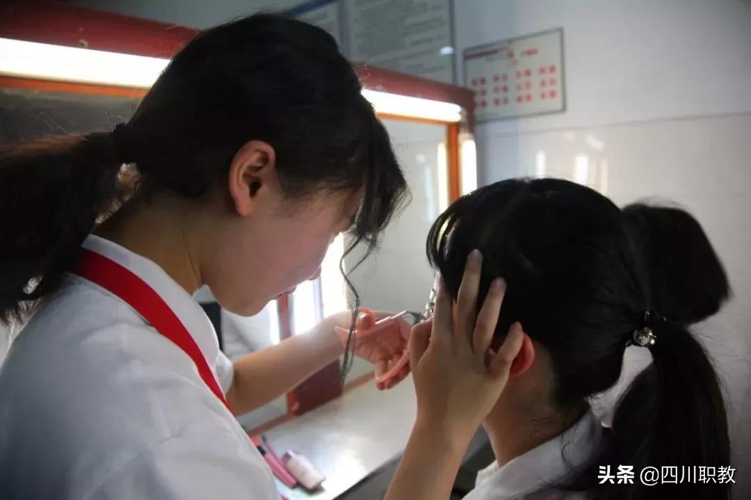 校园最美妆容，我们在成都塔子山附近的学校发现了