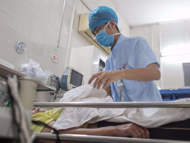 糖皮质激素软膏是怎样治疗湿疹的,吡美莫司乳膏治湿疹多久能见效