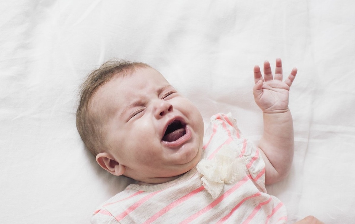 宝宝爱闹人怎么办,宝宝爱闹觉咋办